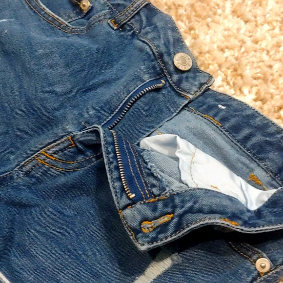 Shorts - Picture 2 of 4